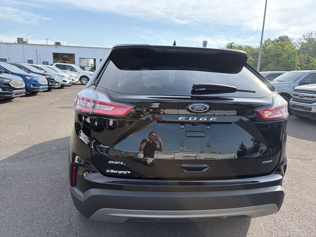 Used 2024 Ford Edge SEL w/ Convenience Package AWD/4WD image 4