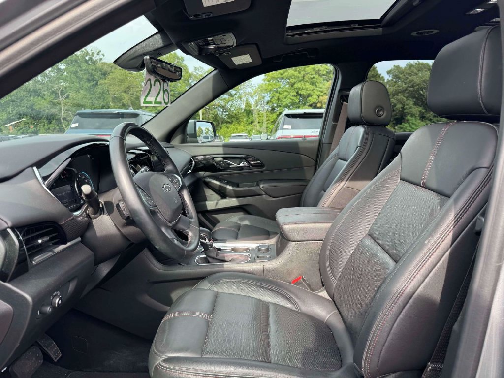 Used 2023 Chevrolet Traverse RS AWD/4WD image 16
