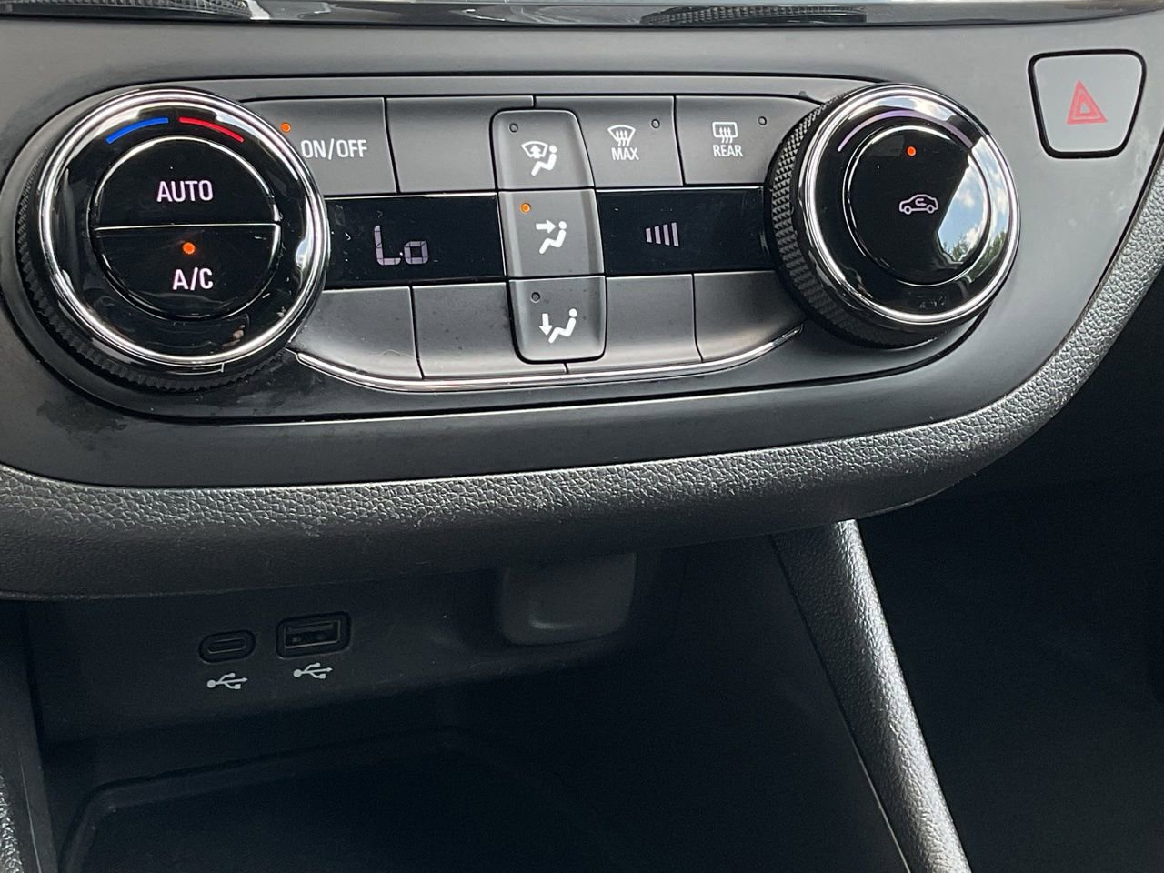 Used 2025 Buick Envista Preferred image 33