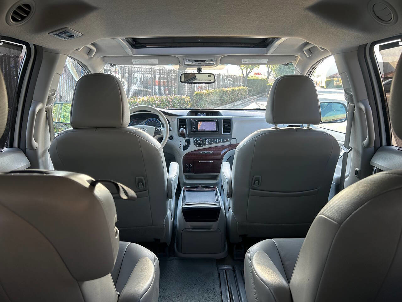 Used 2013 Toyota Sienna XLE image 16