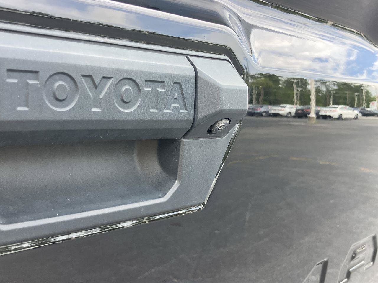 Certified 2024 Toyota Tacoma SR5 AWD/4WD image 10