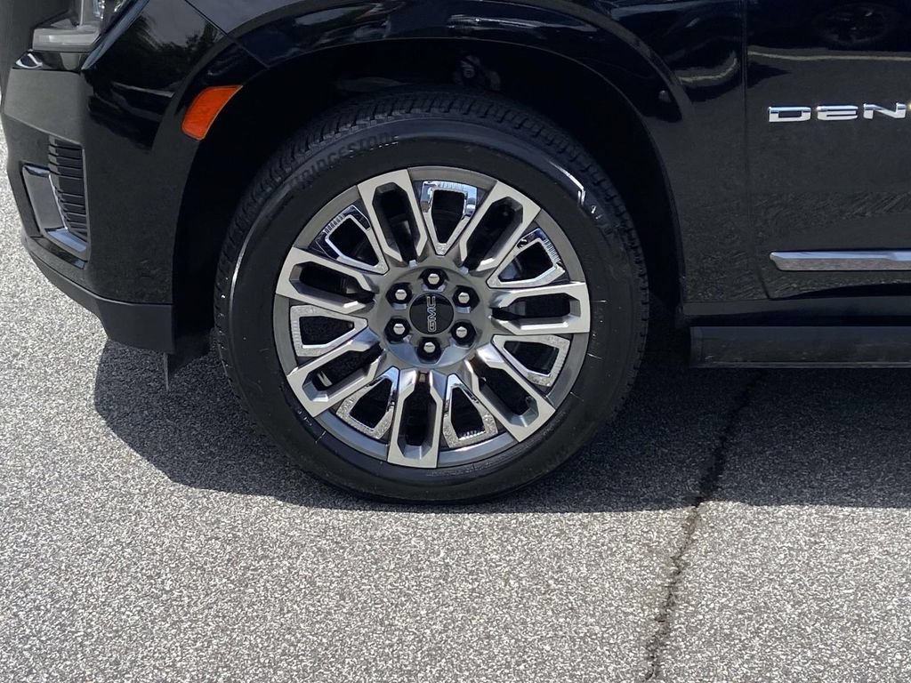 Used 2023 GMC Yukon XL Denali Ultimate AWD/4WD image 9