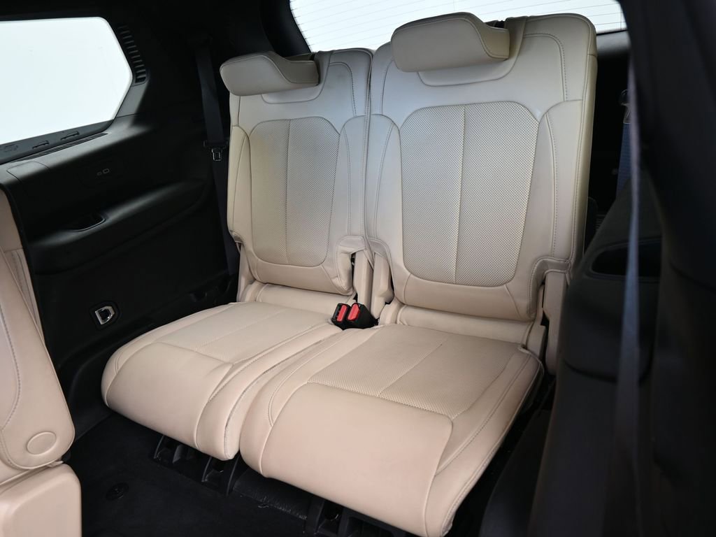 Used 2023 Jeep Grand Cherokee L Limited w/ Luxury Tech Group II AWD/4WD image 37