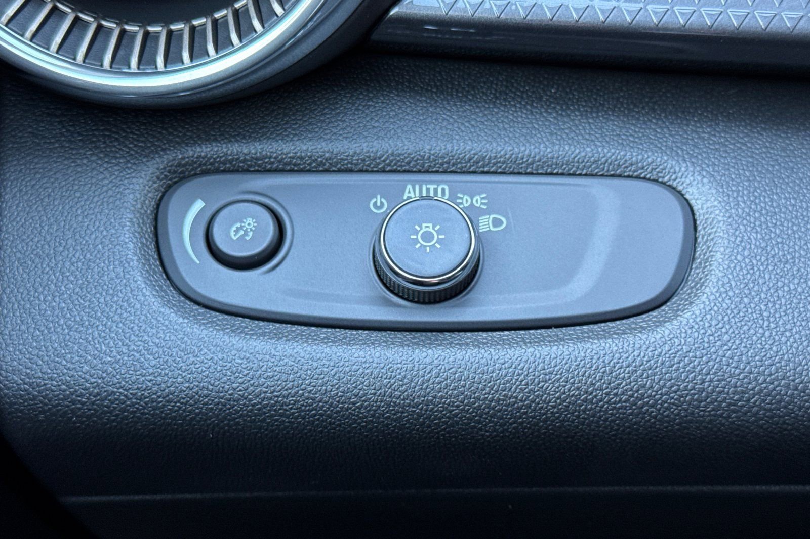 New 2026 Chevrolet Trax ACTIV w/ Driver Confidence Package image 26