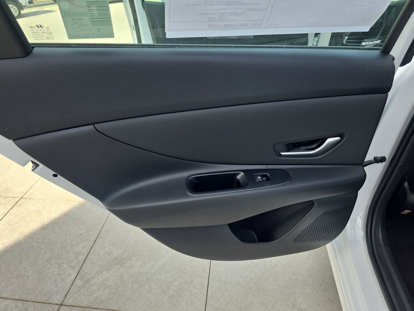 New 2025 Hyundai Elantra Limited image 29