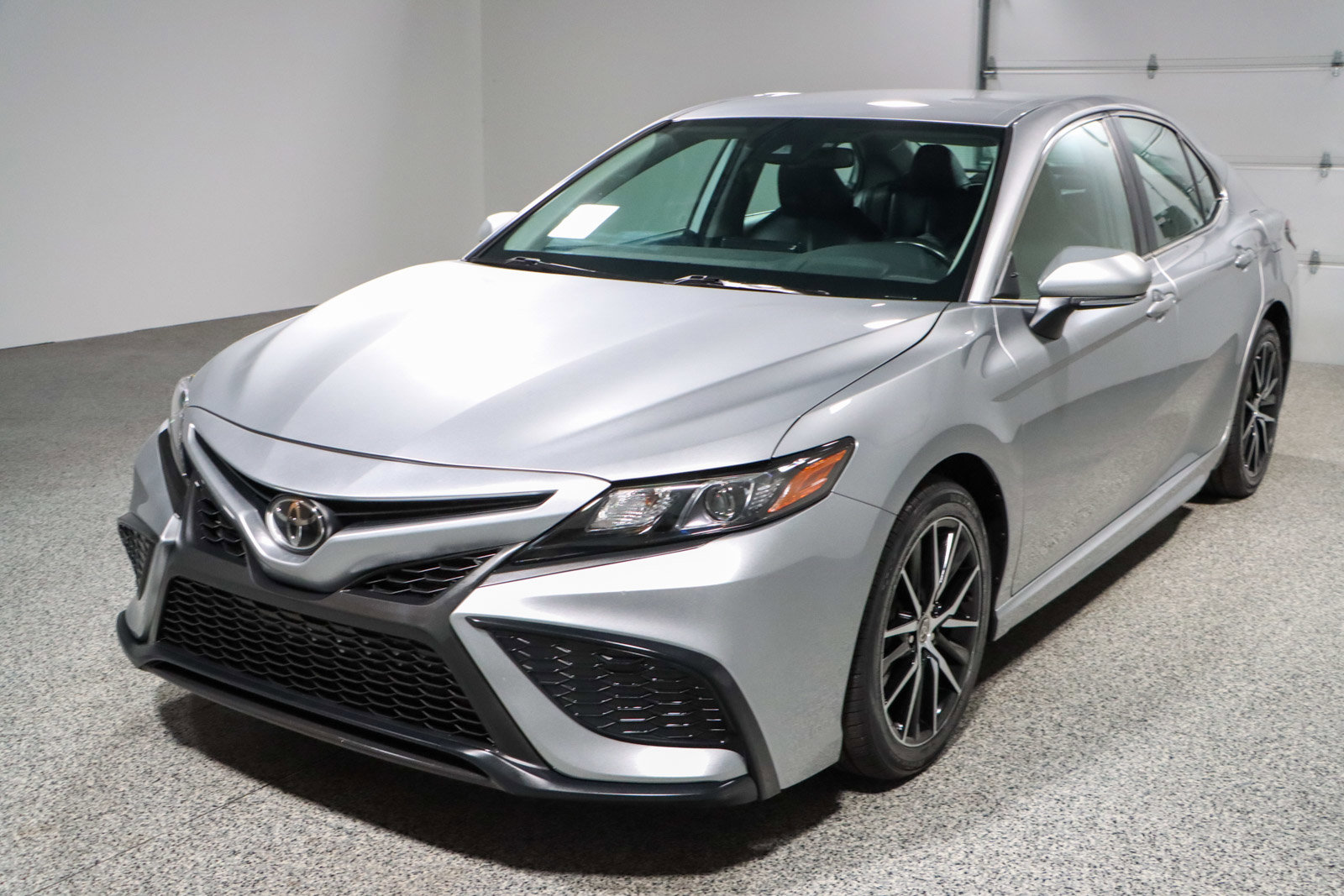 Used 2024 Toyota Camry SE image 29