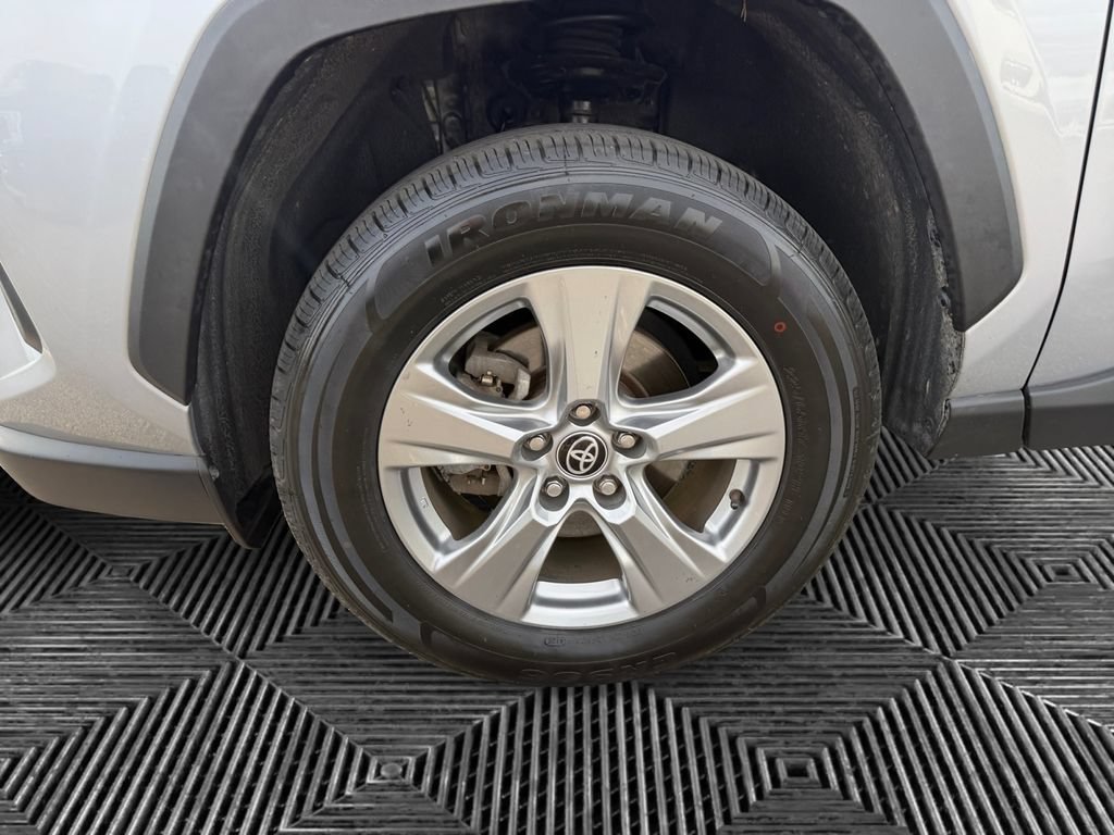 Used 2024 Toyota RAV4 XLE FWD image 15