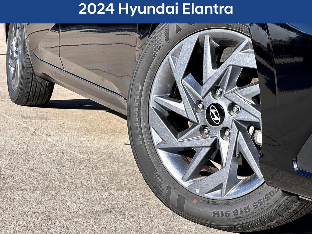 Used 2024 Hyundai Elantra SEL image 2