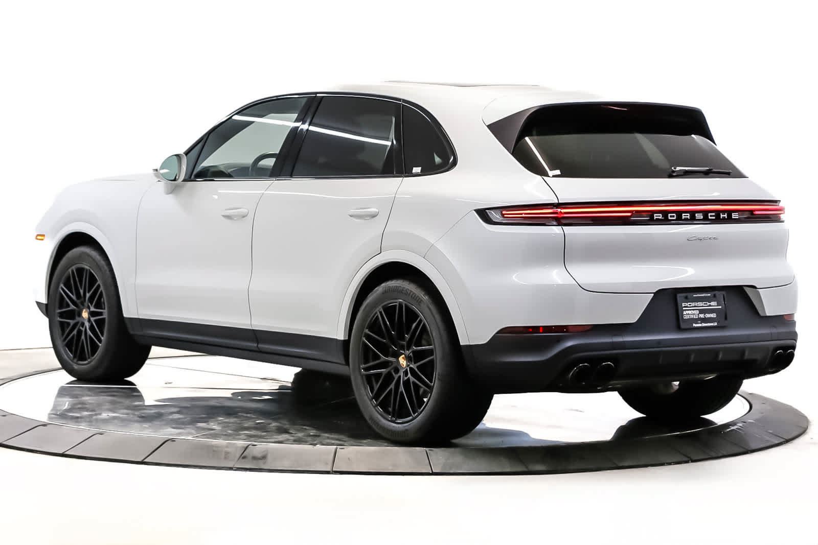 Certified 2024 Porsche Cayenne AWD/4WD image 3