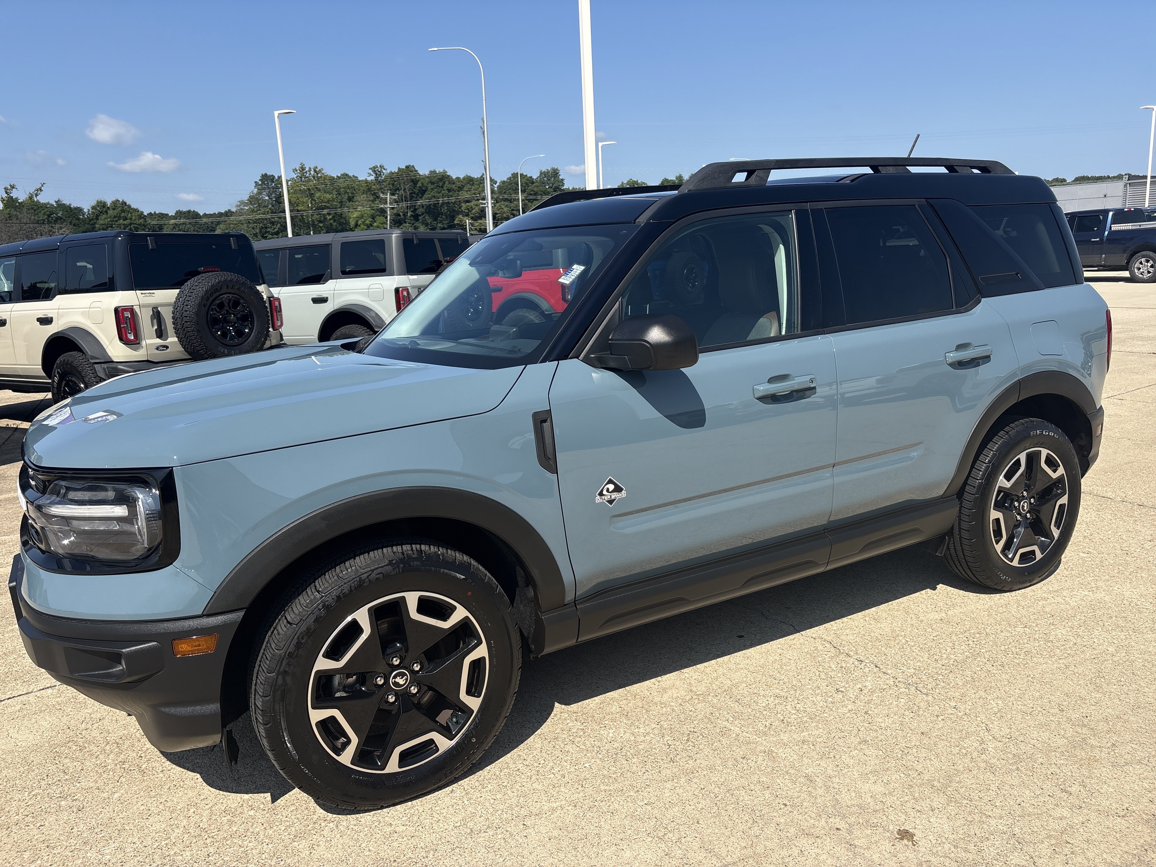 Used 2022 Ford Bronco Sport Outer Banks w/ Tech Package AWD/4WD image 3