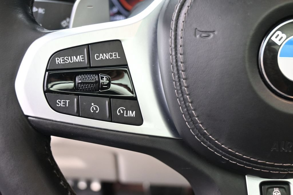 Used 2021 BMW X7 xDrive40i w/ M Sport Package AWD/4WD image 2
