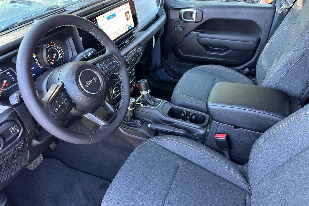 New 2026 Jeep Gladiator Sport AWD/4WD image 10