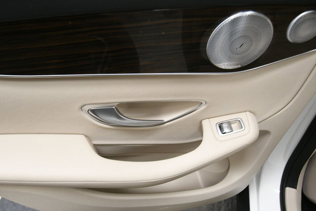 Used 2020 Mercedes-Benz GLC 300 4MATIC image 24