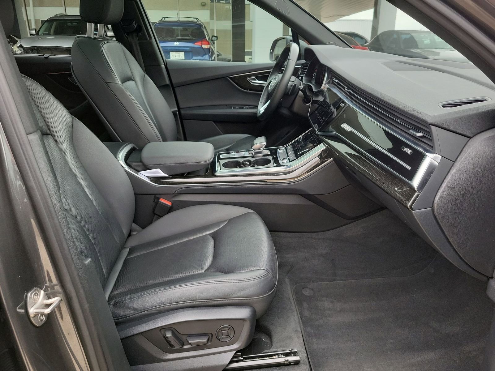 Used 2022 Audi Q7 3.0T Premium Plus w/ Premium Plus Package AWD/4WD image 29