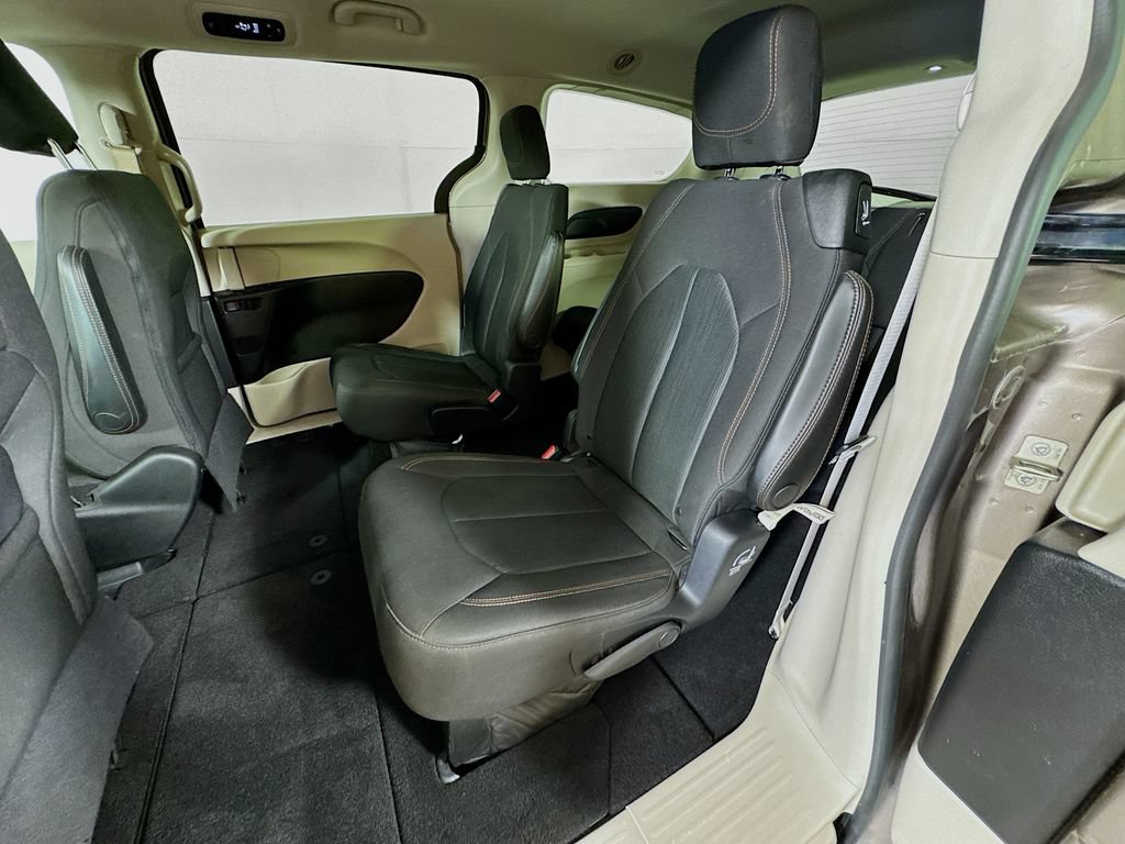 Used 2017 Chrysler Pacifica LX w/ Tire & Wheel Group FWD image 28