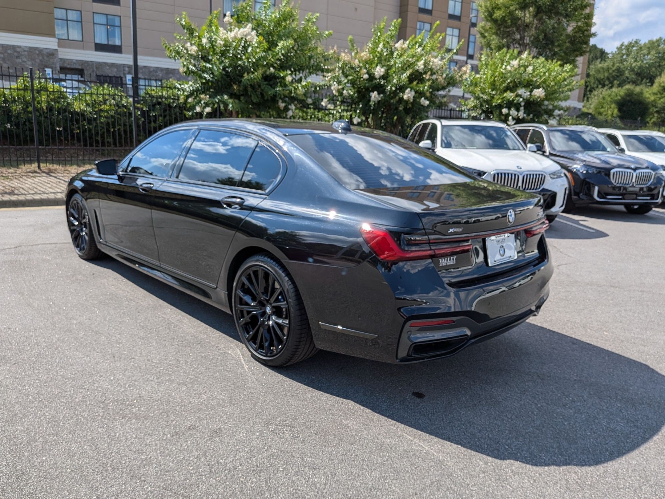 Used 2022 BMW 750i xDrive w/ Executive Package AWD/4WD image 5