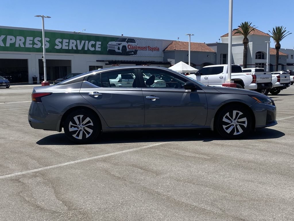 Used 2025 Nissan Altima 2.5 S FWD image 43