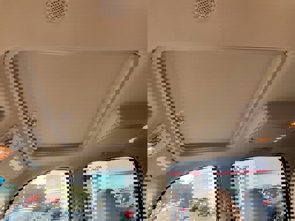 Used 2010 GMC Yukon XL SLT w/ SLT-2 Equipment Package image 5