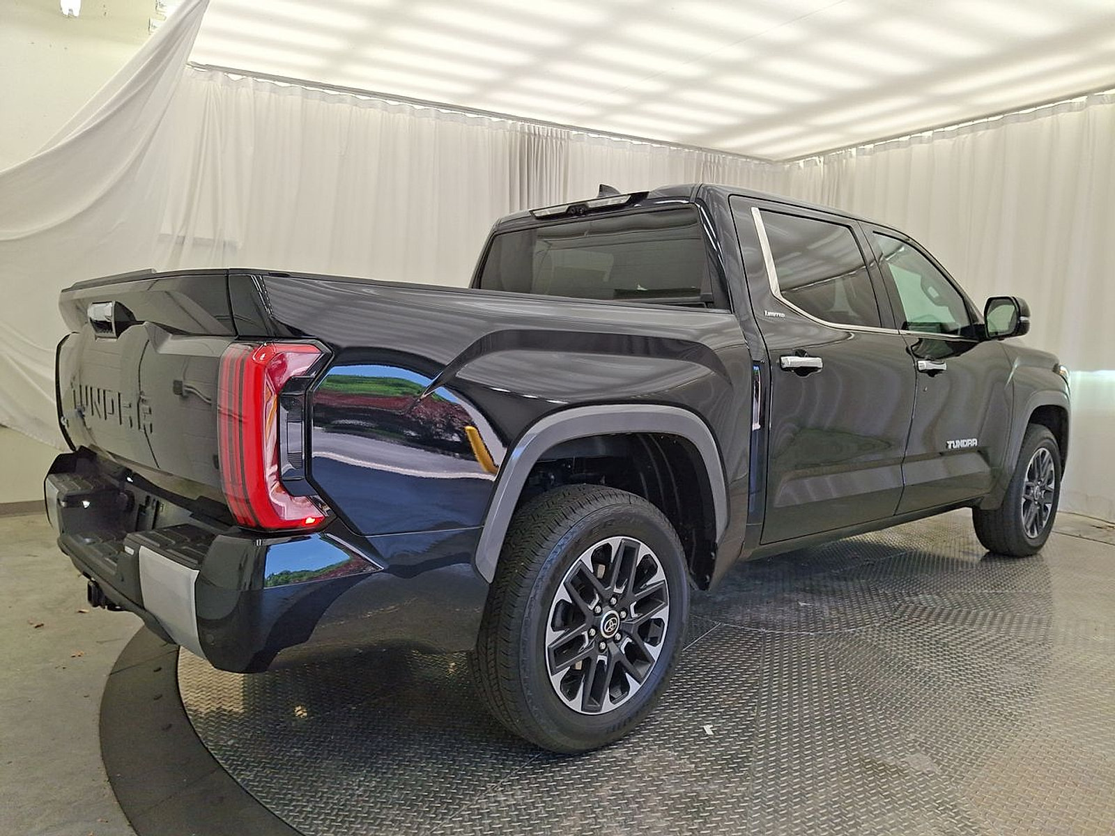 Used 2023 Toyota Tundra Limited AWD/4WD image 25