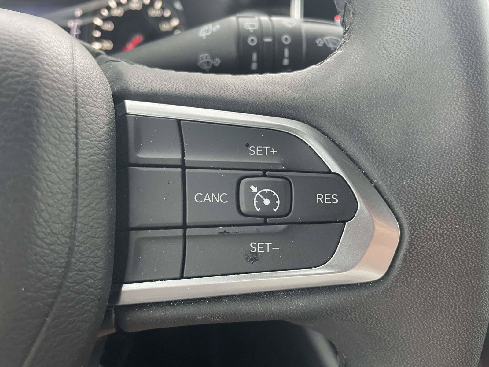 Used 2024 Jeep Compass Latitude AWD/4WD image 29