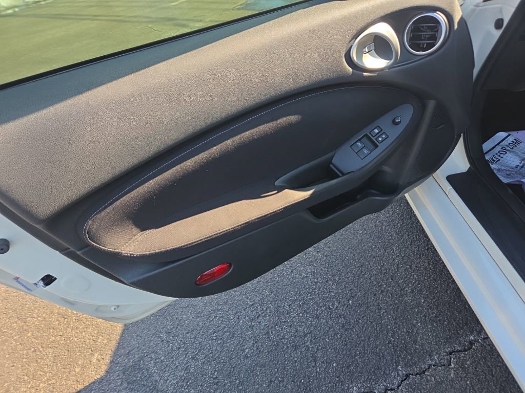 Used 2016 Nissan 370Z w/ Sport Package image 14