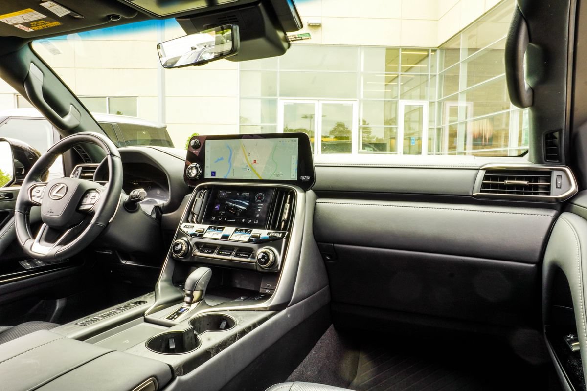 Used 2025 Lexus LX 700h Luxury w/ Appearance Package AWD/4WD image 19