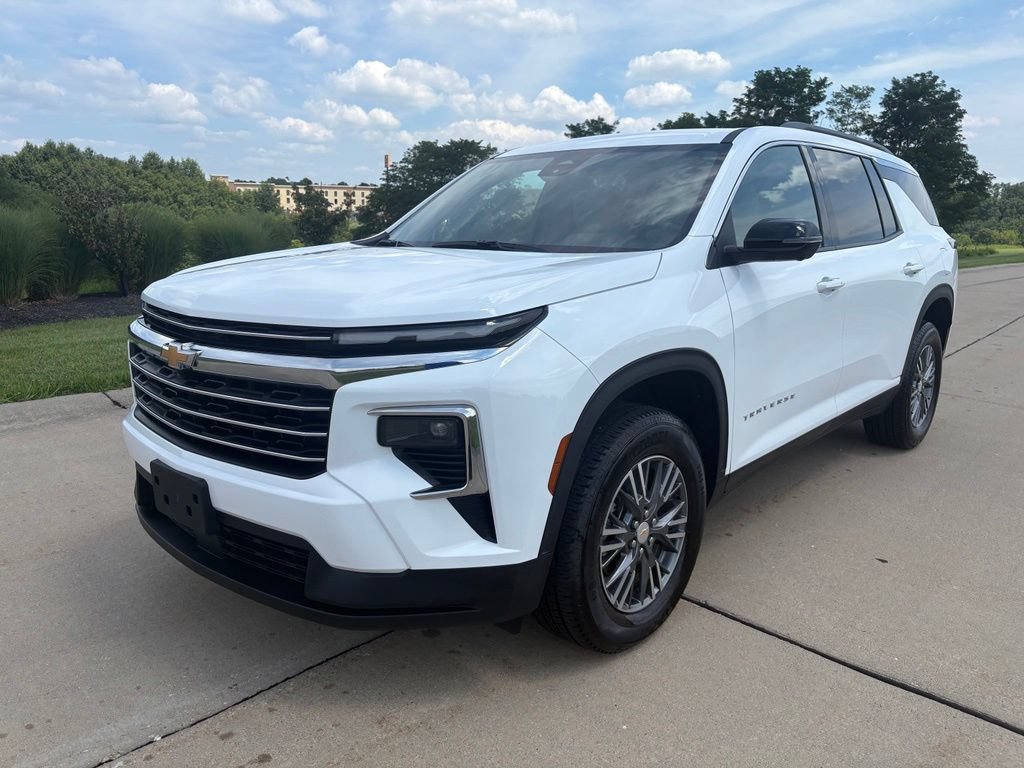 Used 2026 Chevrolet Traverse LT w/ Driver Confidence Package FWD image 3