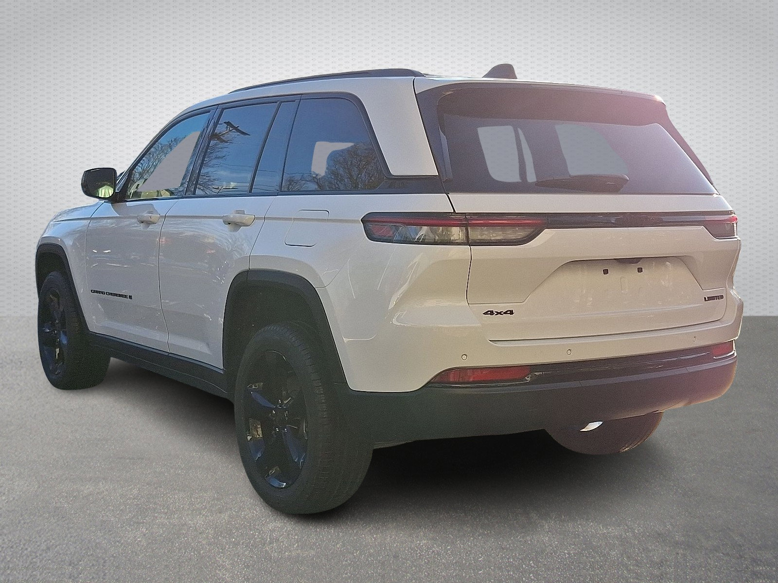 New 2025 Jeep Grand Cherokee Limited w/ Black Appearance Package image 4