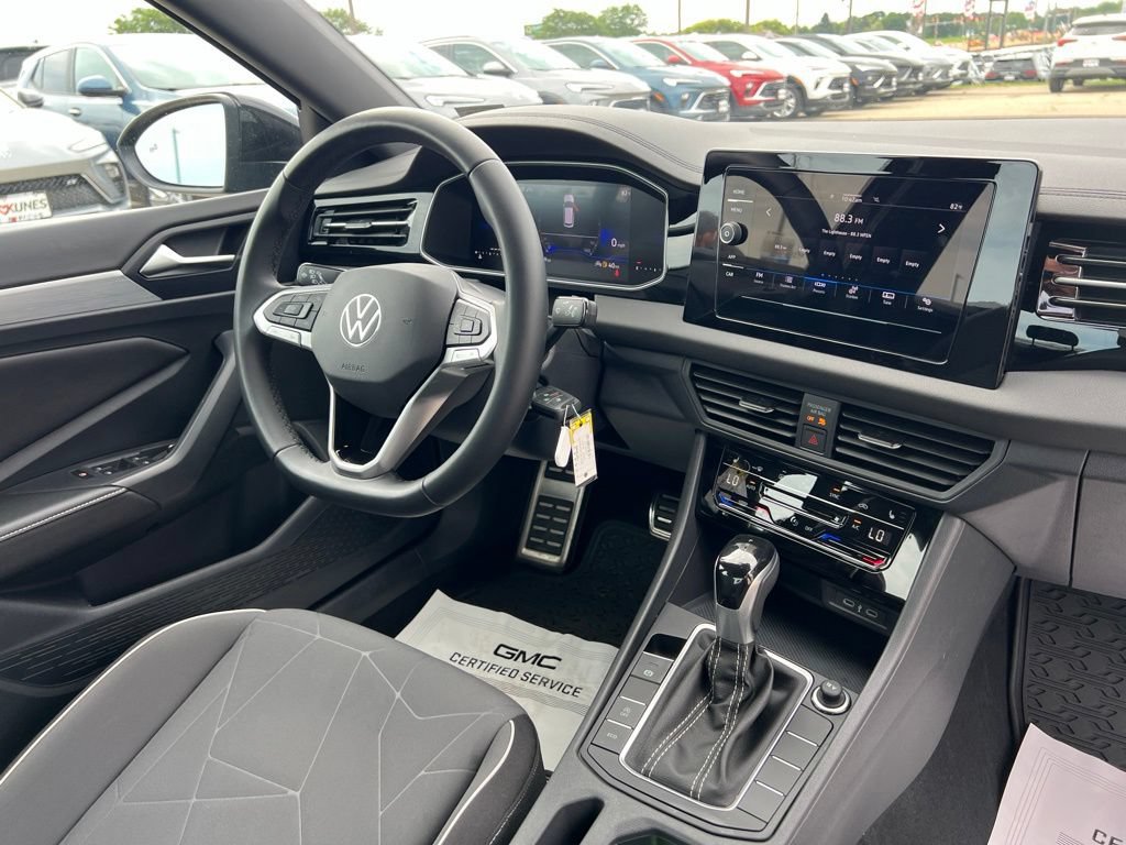 Used 2025 Volkswagen Jetta Sport FWD image 37