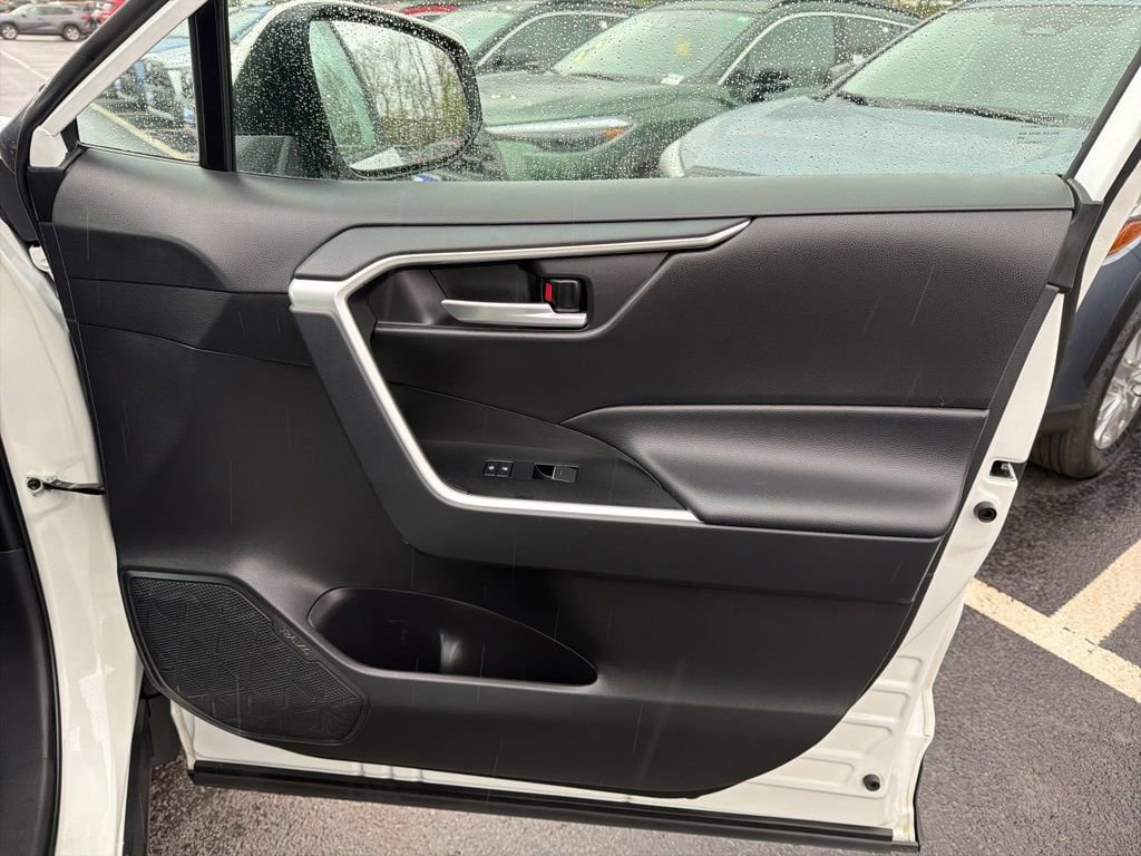 Certified 2025 Toyota RAV4 XLE AWD/4WD image 9