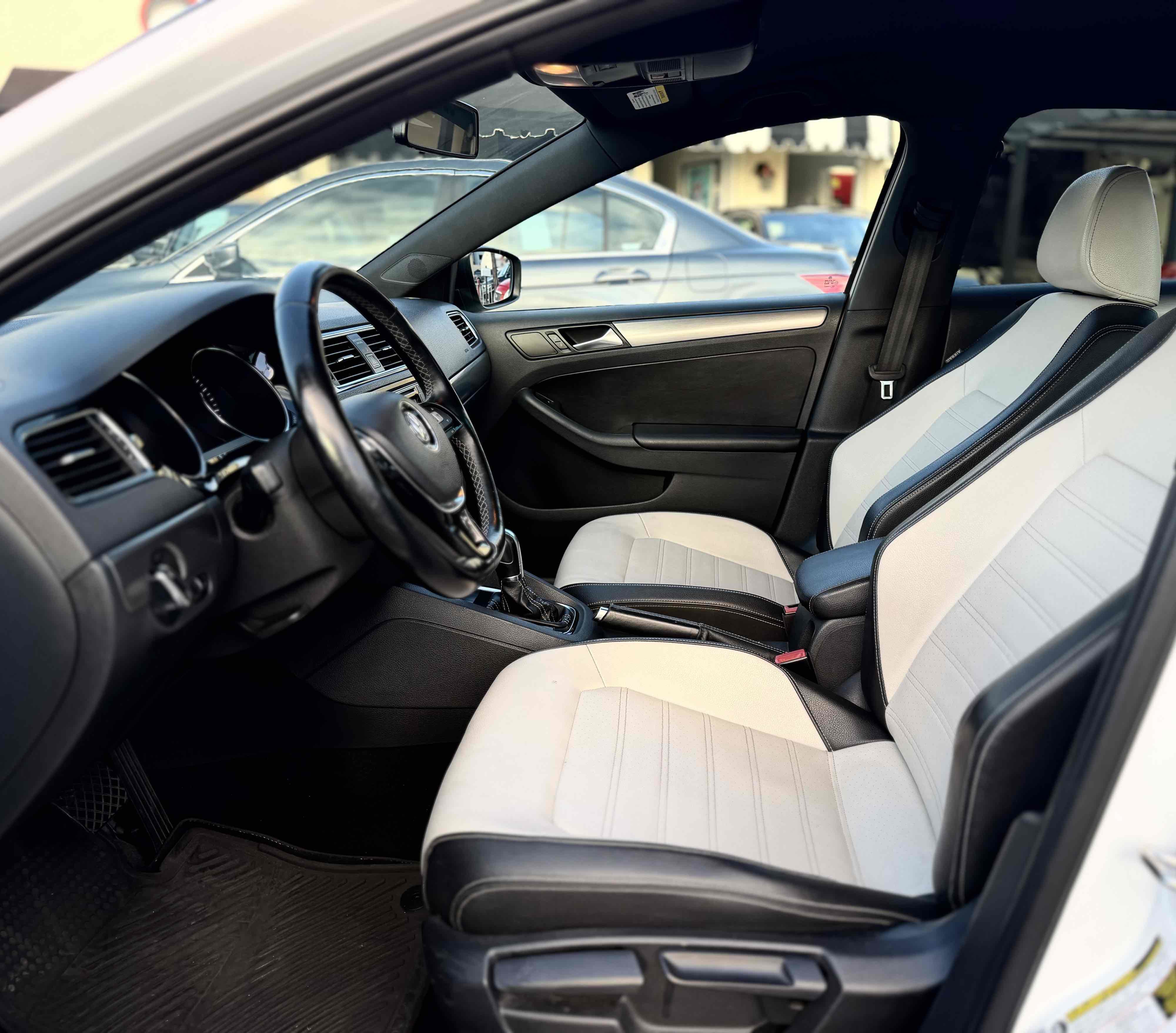 Used 2016 Volkswagen Jetta Sport image 17