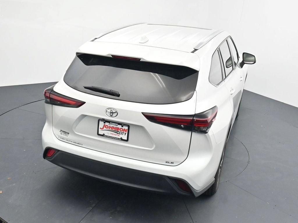 Used 2024 Toyota Highlander XLE FWD image 28