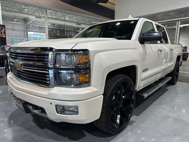 Used 2015 Chevrolet Silverado 1500 High Country w/ High Country Premium Package AWD/4WD image 17