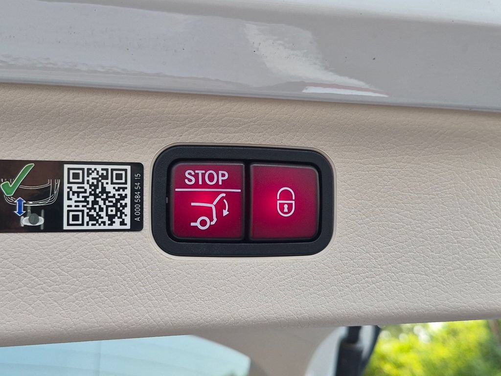 Used 2023 Mercedes-Benz EQS 450+ SUV image 26