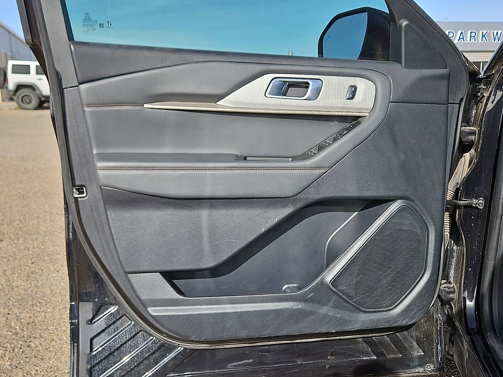 Used 2025 Ford Explorer Active image 15