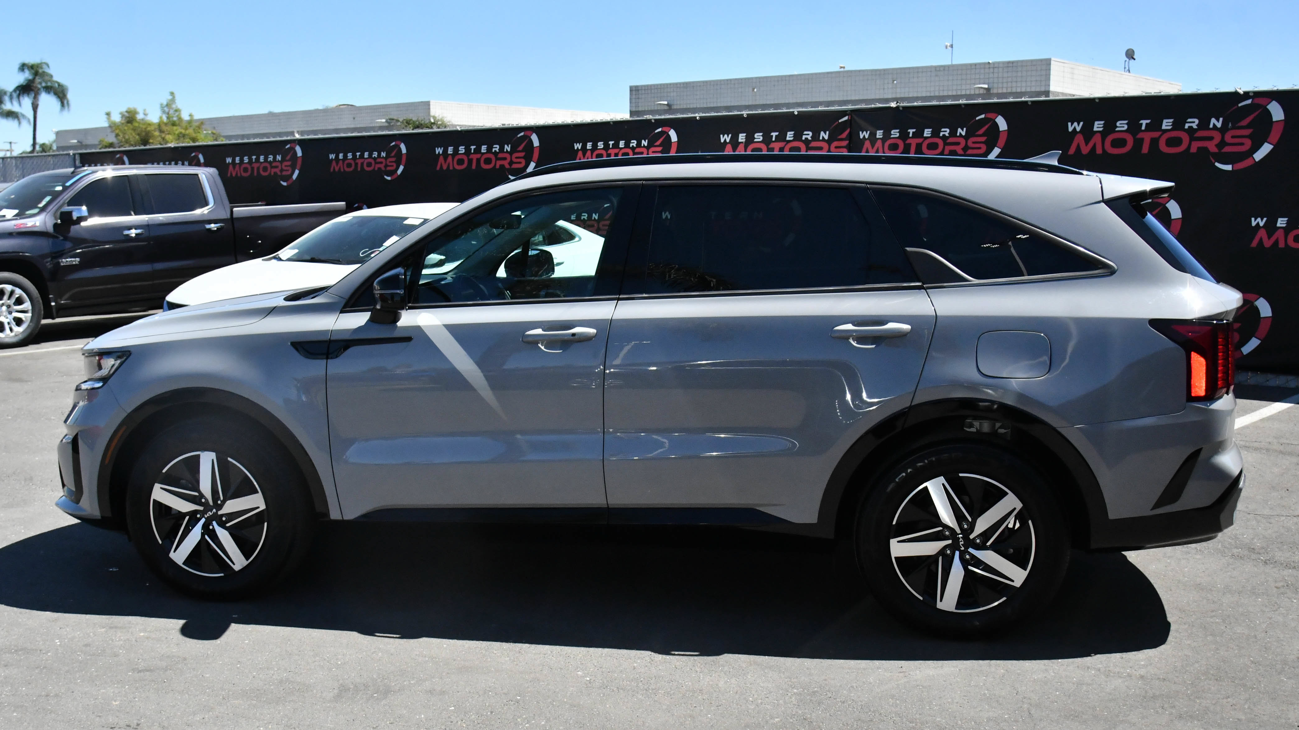 Used 2023 Kia Sorento EX FWD image 4