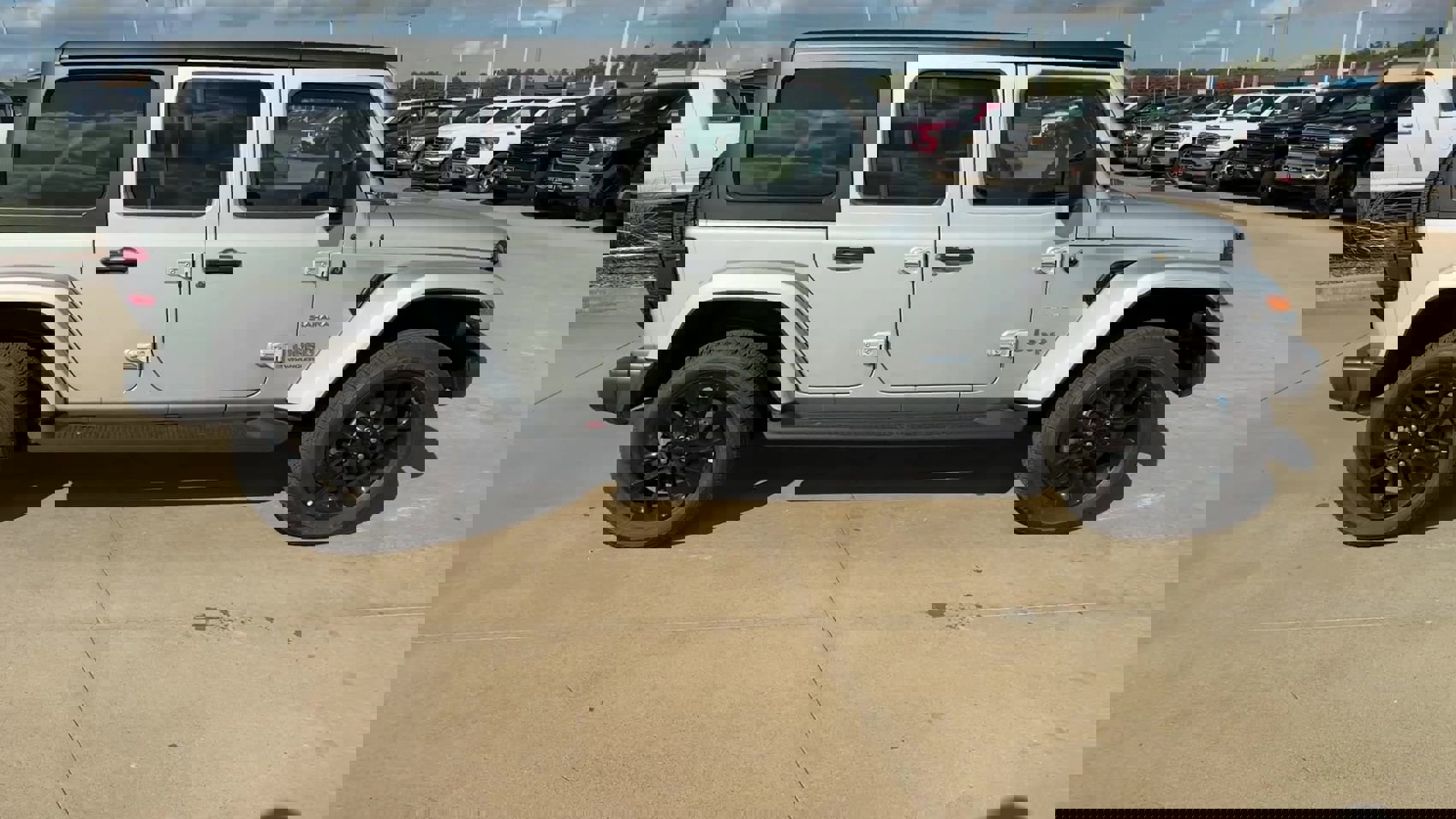 New 2023 Jeep Wrangler Sahara w/ Cold Weather Group image 9