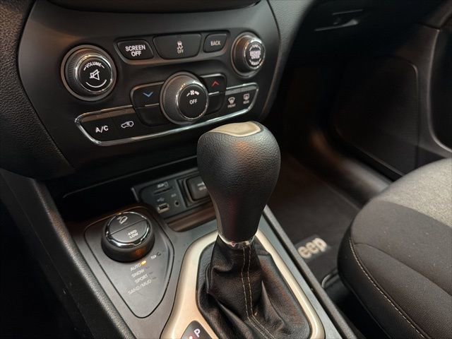 Used 2014 Jeep Cherokee Latitude image 21