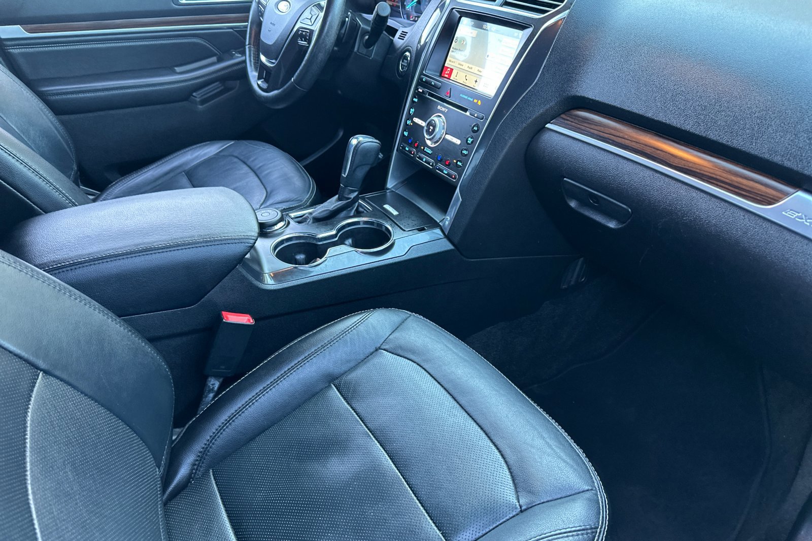 Used 2017 Ford Explorer Limited image 18