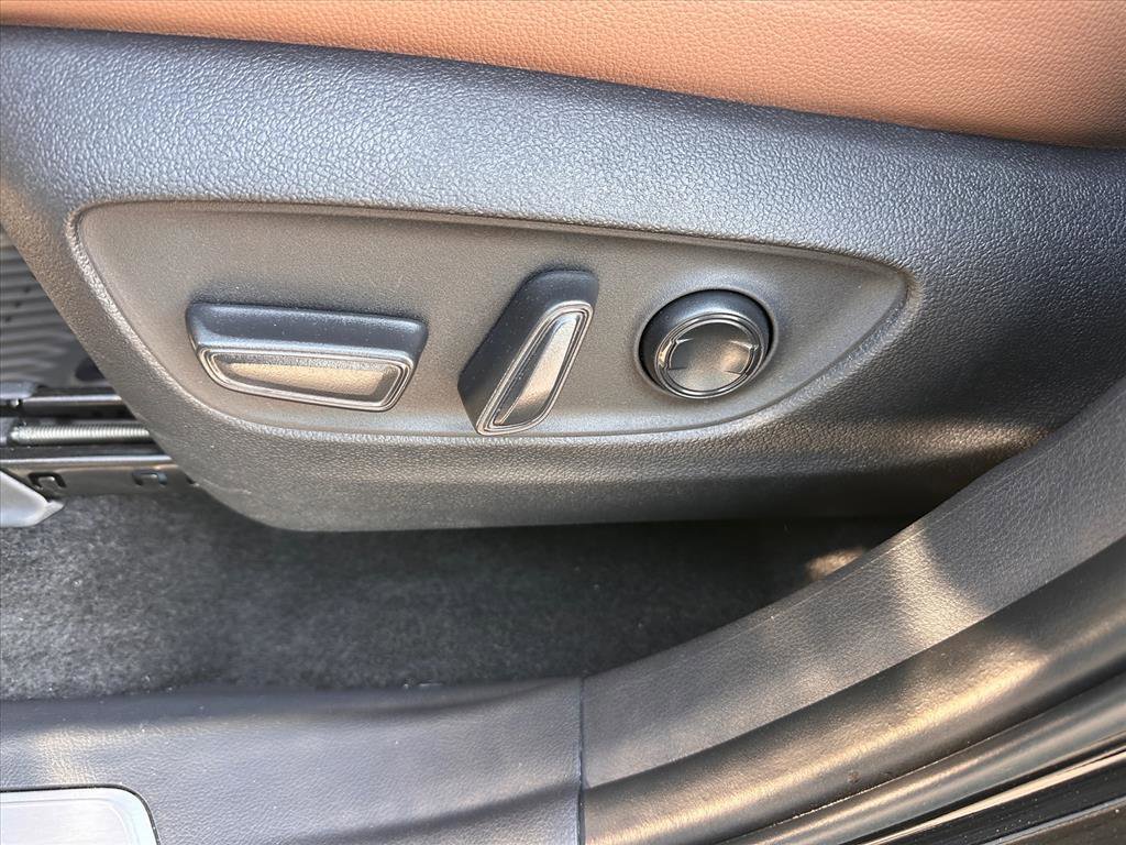 Used 2025 Toyota Grand Highlander Platinum image 17