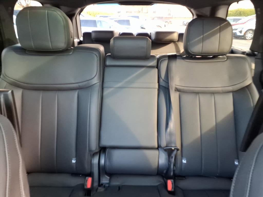 Used 2025 Land Rover Range Rover Long Wheelbase SE image 32