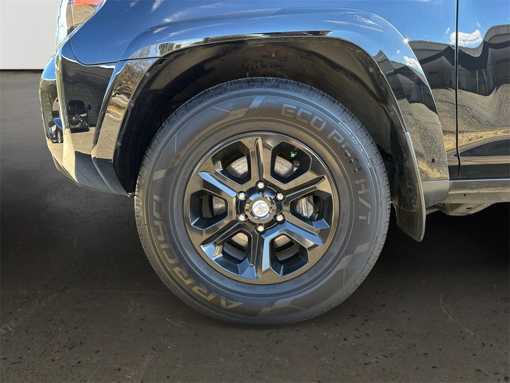 Used 2022 Toyota 4Runner SR5 Premium image 10