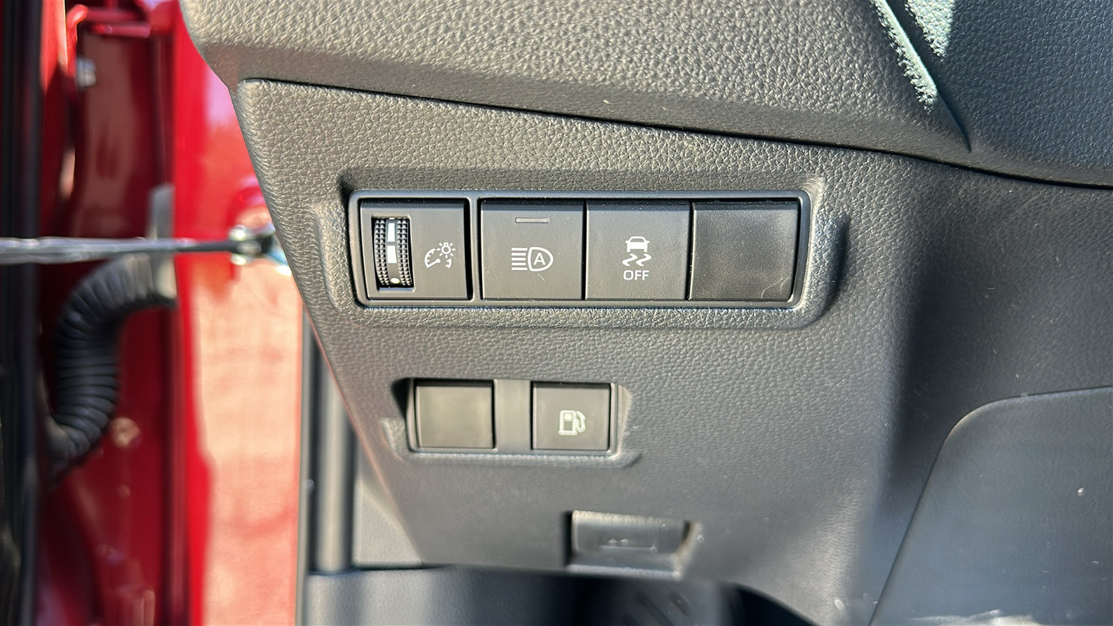Used 2024 Toyota Corolla Cross AWD Hybrid w/ Moonroof Package image 15