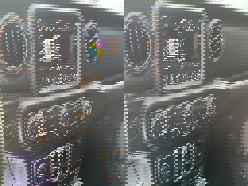 Used 2020 Jeep Wrangler Unlimited Sahara image 9