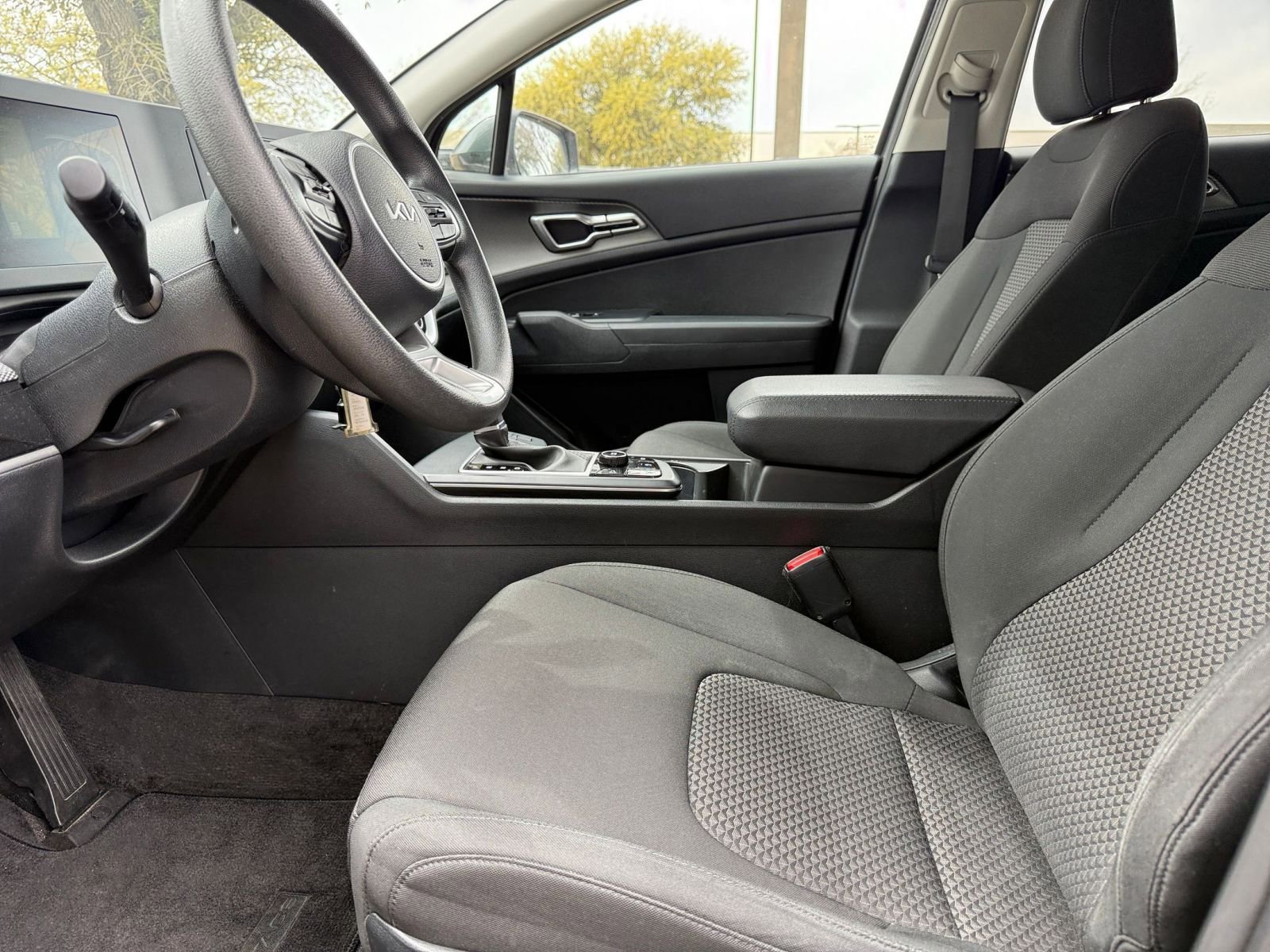 Used 2025 Kia Sportage LX image 27