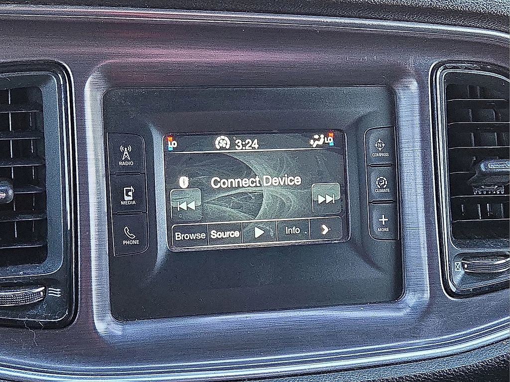 Used 2015 Dodge Challenger SXT image 24