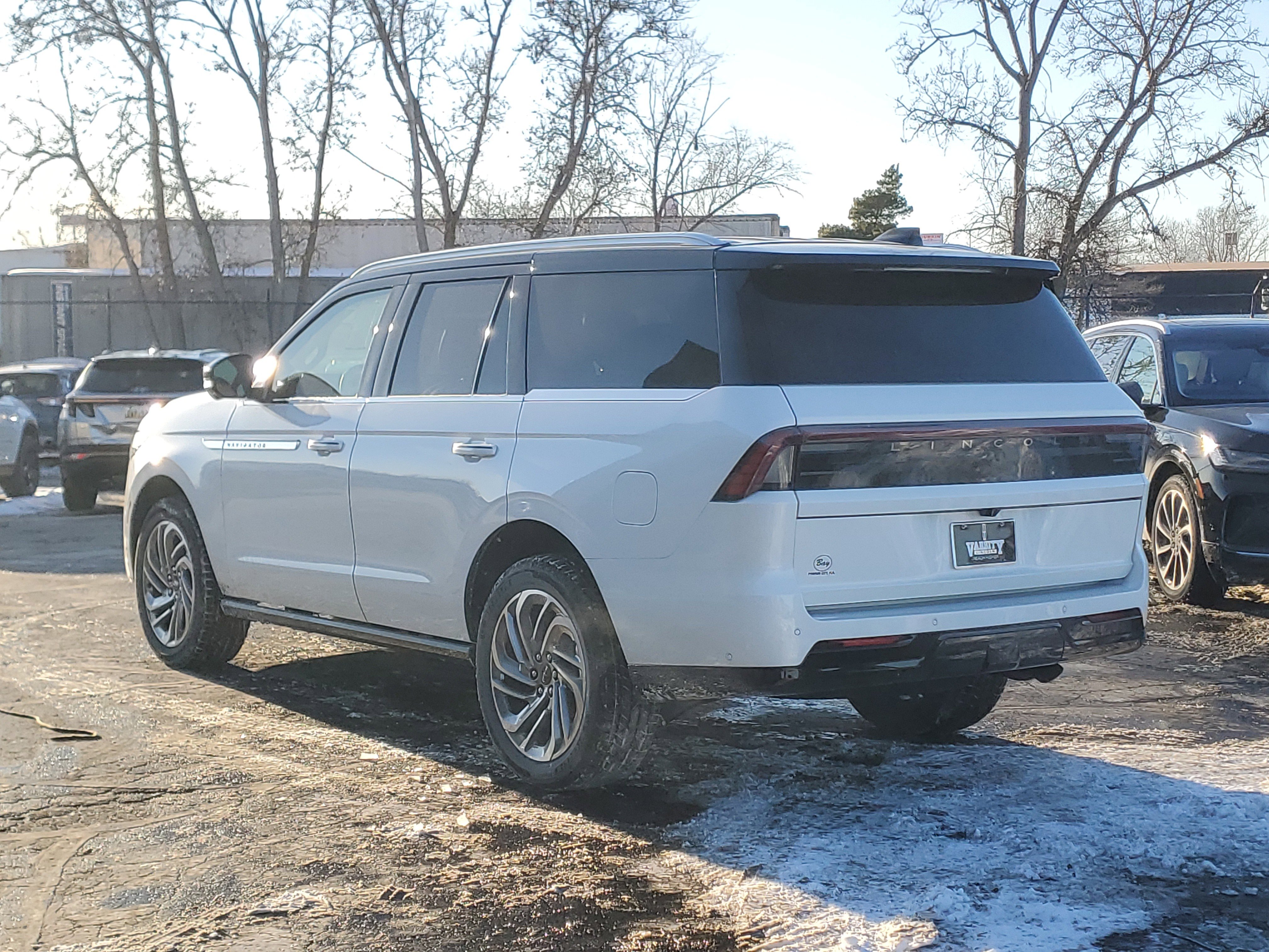 New 2025 Lincoln Navigator Reserve image 3