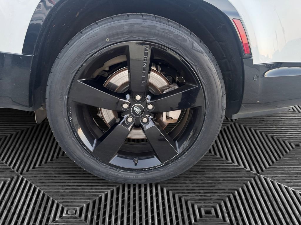 Used 2024 Land Rover Defender 130 X-Dynamic SE image 36