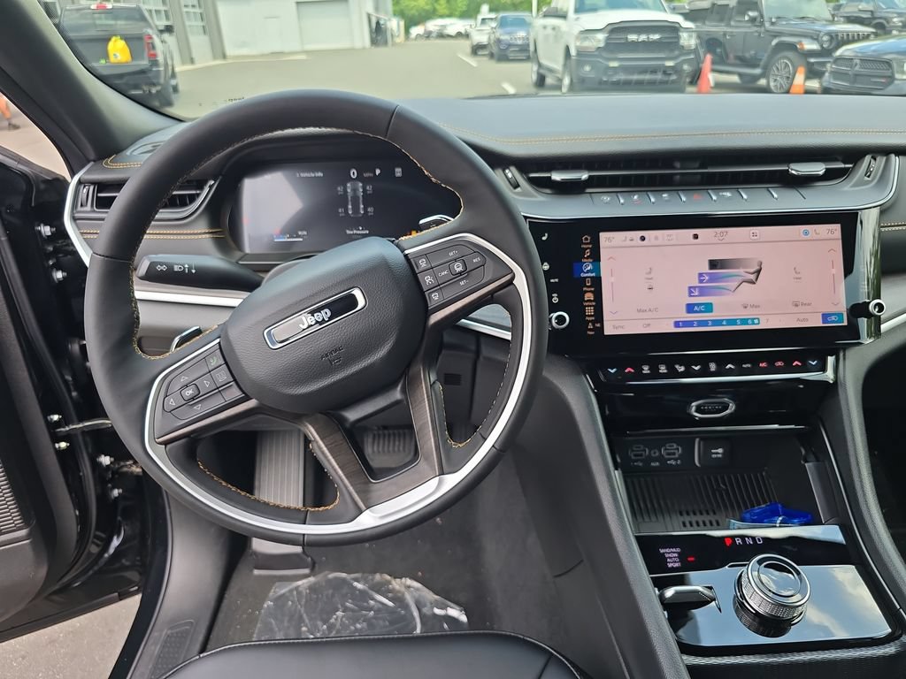 New 2026 Jeep Grand Cherokee Limited AWD/4WD image 16