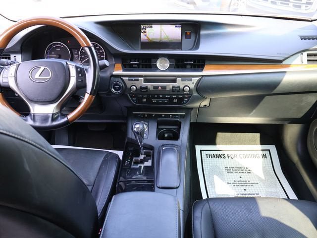 Used 2015 Lexus ES 300h w/ Navigation System Package FWD image 13